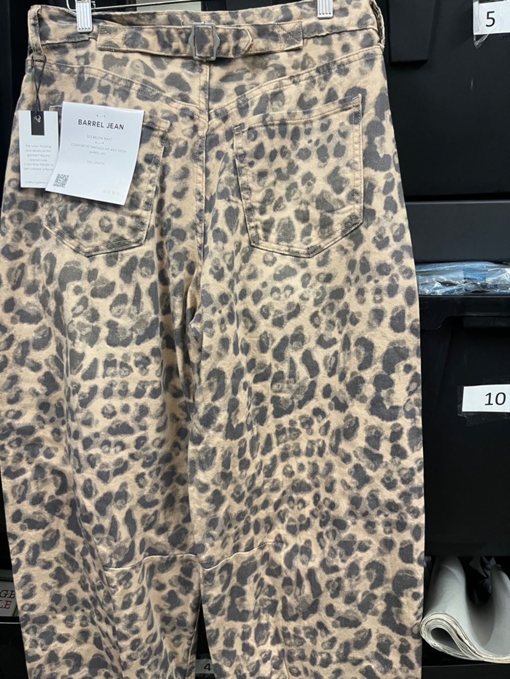 NWT Leopard Print Low Waist Barrel Leg Jeans NWT Animal Print Neutral Size 7/28 - Picture 7 of 12